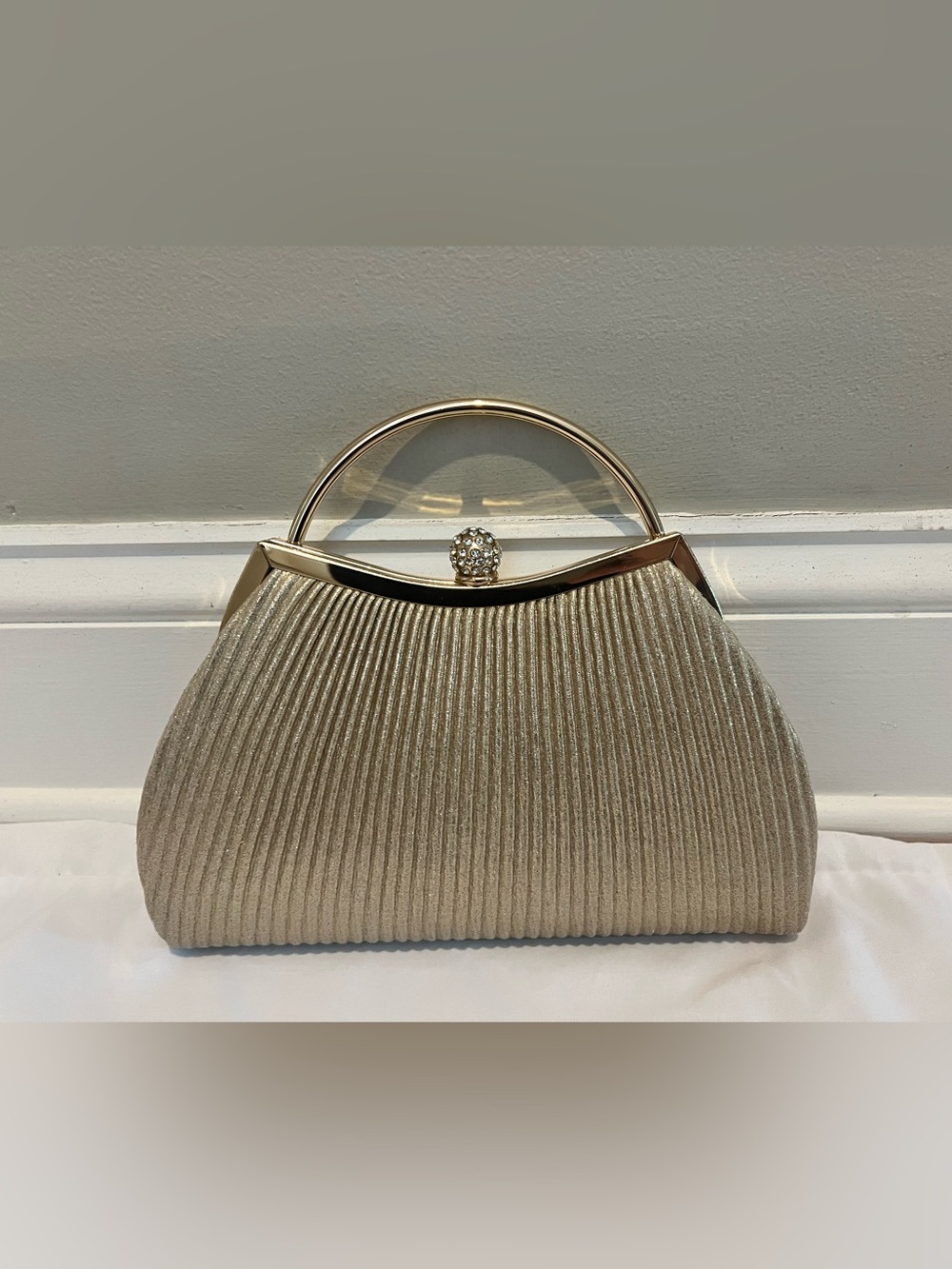 Gold Evening Handbag with Crystal Kiss-Lock